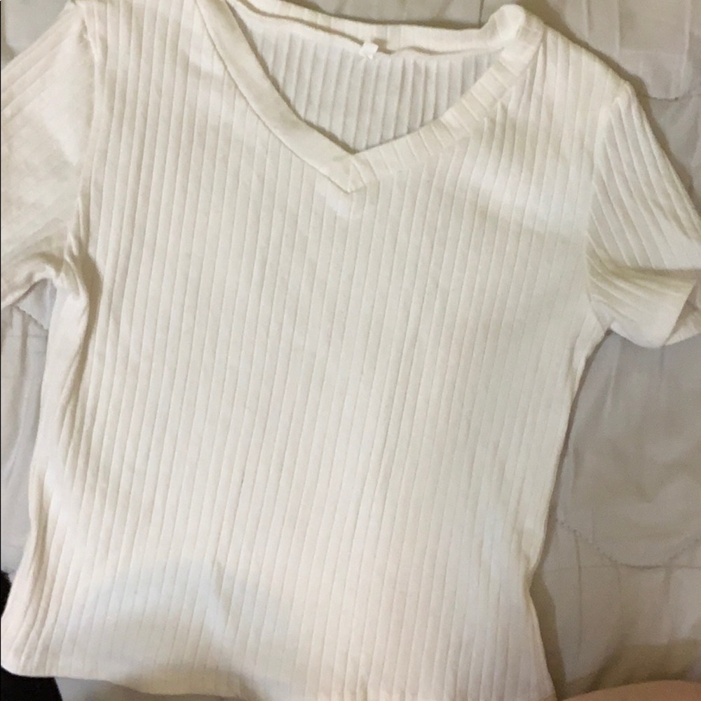 Cropped v-neck tee